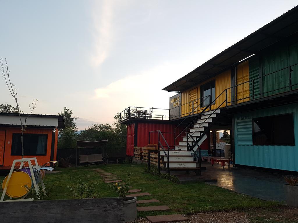 Smile Box Coffee & Resort Nong Hin Экстерьер фото